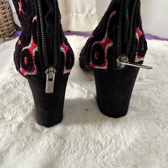 Stuart Weitzman 9.5 Brocade black and red angle boot zip up - Picture 4 of 8